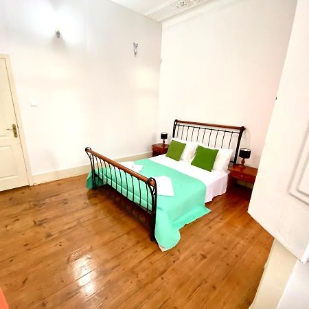 Artdeco Chiado 4 - Large Comfortable Double Room With Shared Bathroom Lisboa Εξωτερικό φωτογραφία