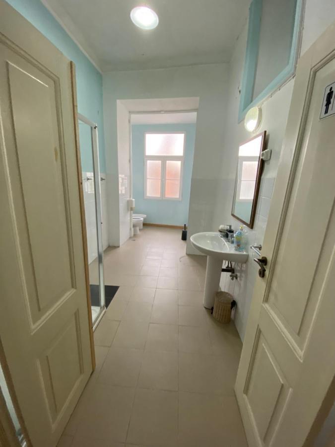 Artdeco Chiado 4 - Large Comfortable Double Room With Shared Bathroom Lisboa Εξωτερικό φωτογραφία