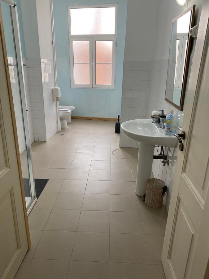 Artdeco Chiado 4 - Large Comfortable Double Room With Shared Bathroom Lisboa Εξωτερικό φωτογραφία